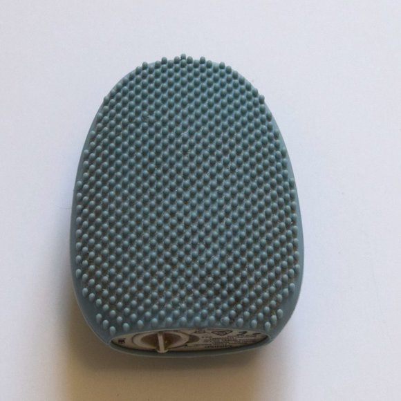 2/$20 Miniso Silicone Vibrating Face Scrubber - Picture 3 of 4